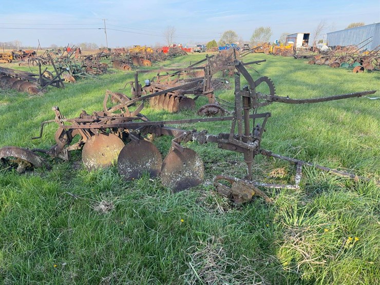 ihc-3-bottom-disc-plow-image-2