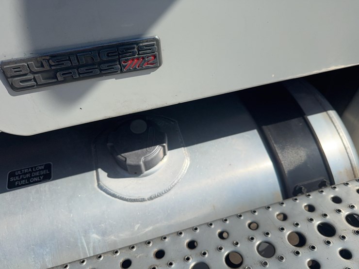 2012-freightliner-business-class-m2-112-day-cab-semi-image-30