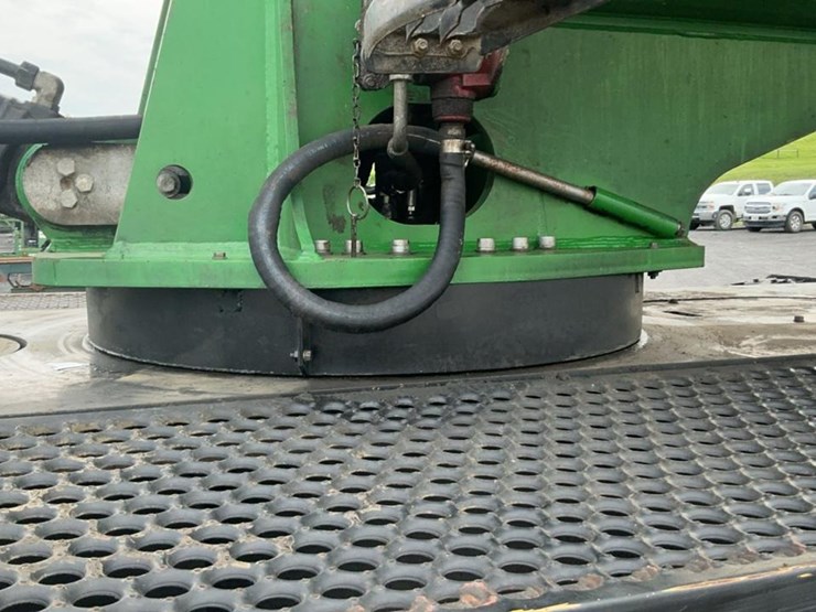 2015-deere-335d-image-53