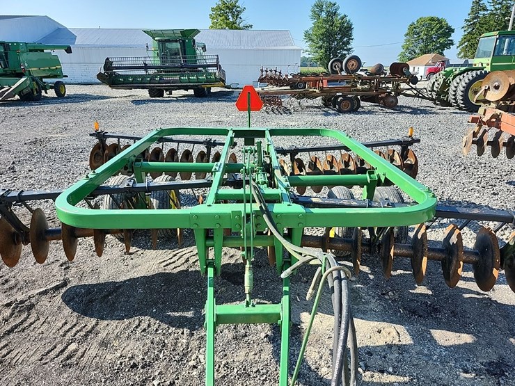 john-deere-210-image-15