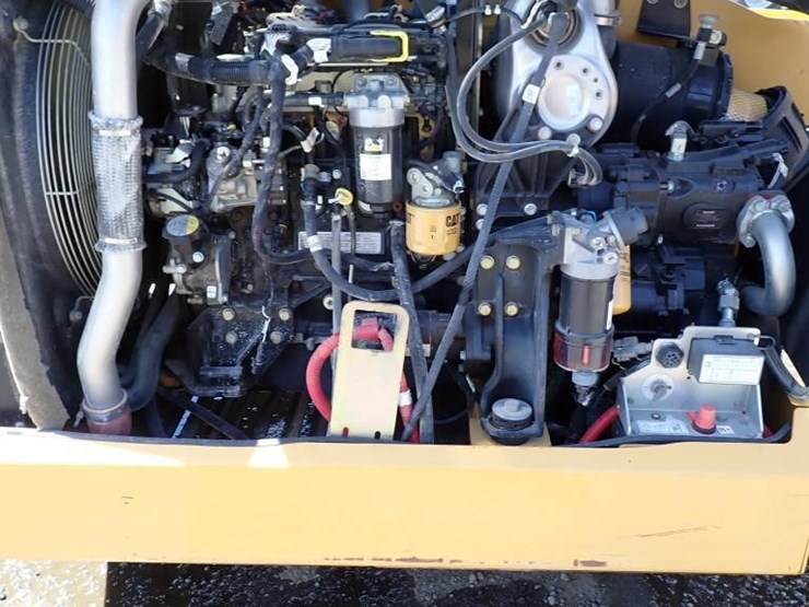 2020-caterpillar-tl943d-image-18