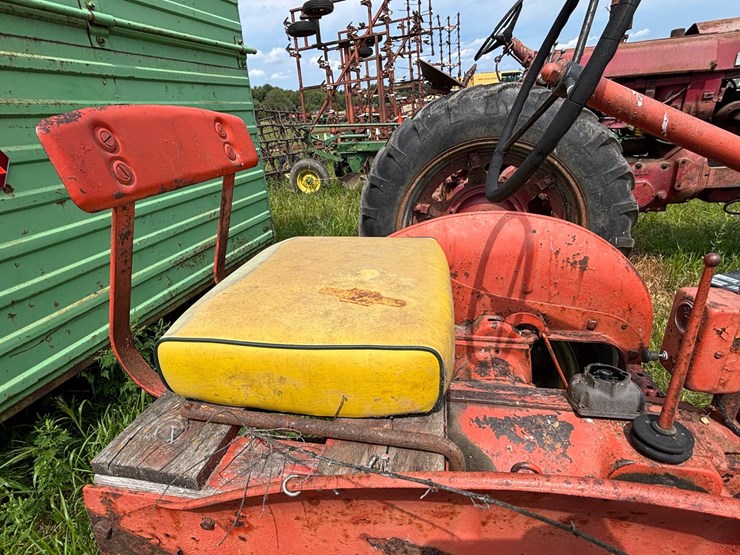 #2568-•-allis-chalmers-c-narrow-front-tractor-image-14