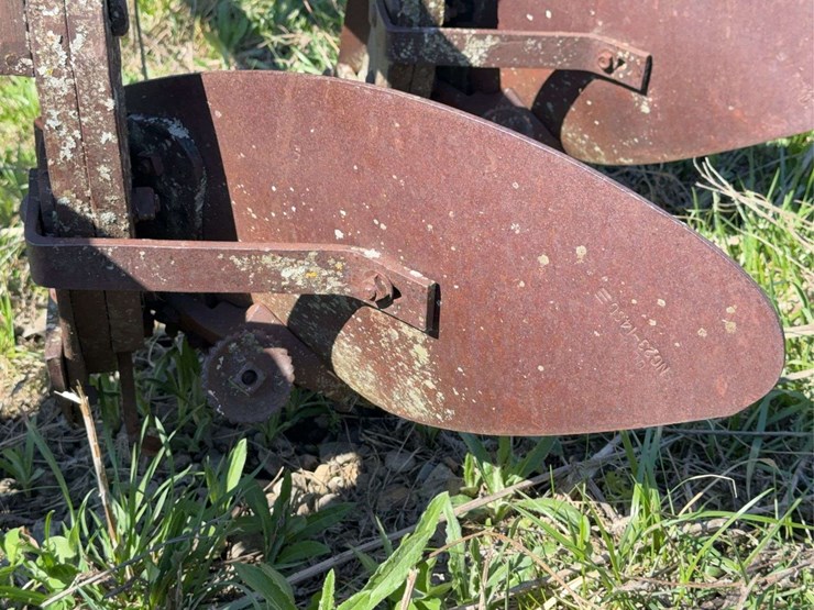 oliver-four-bottom-plow-image-25