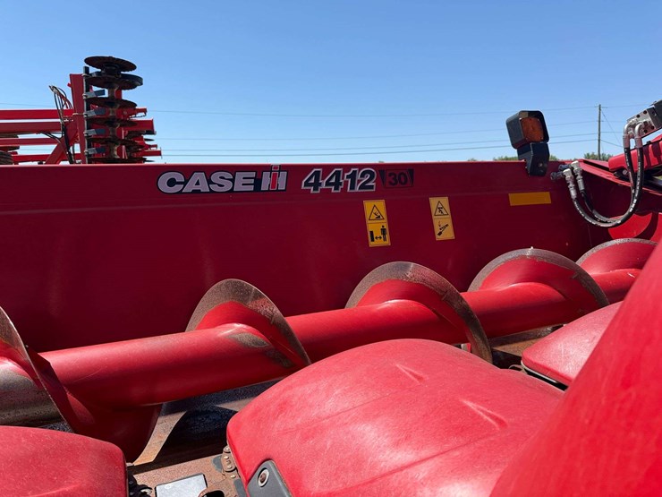 case-4412-12-row-corn-head-image-32