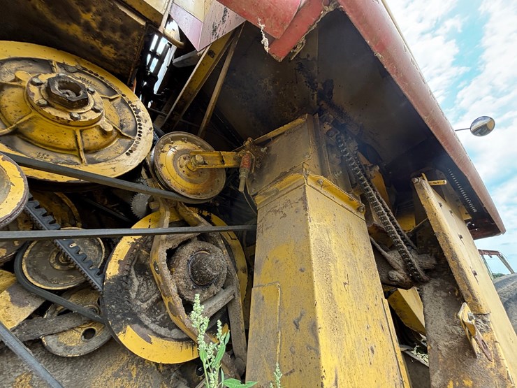 new-holland-tr86-image-43