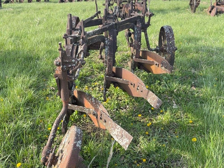ihc-3-bottom-plow-image-5