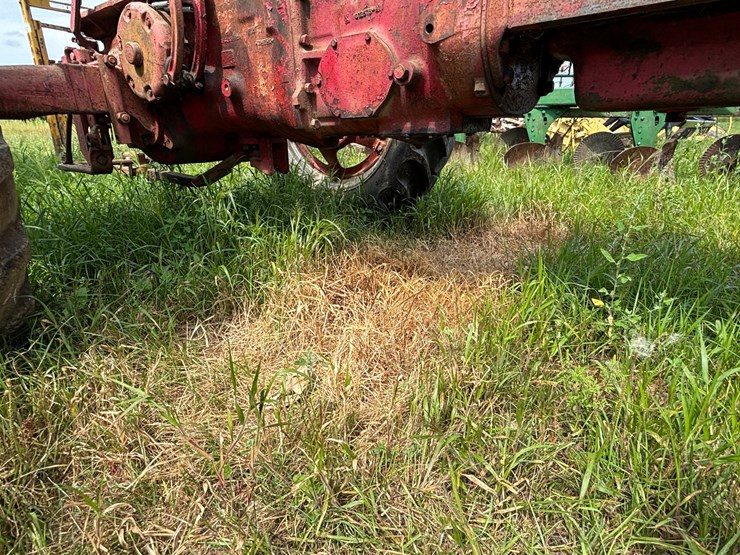 #2567-•-mccormick-farmall-560-gas-tractor-image-33