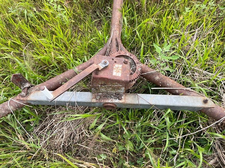 #2616-•-8"-x-27'-hutch-auger-with-(2)-wheel-auger-caddie-with-winch-image-9