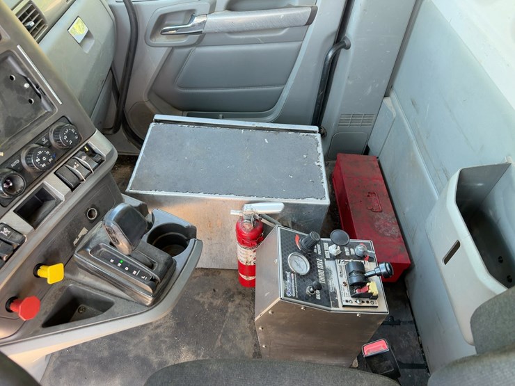 2018-kenworth-t680-image-29