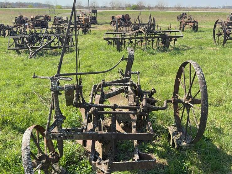 two-bottom-horse-drawn-plow-image-9