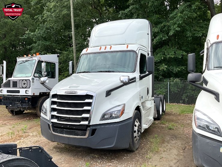 2020-freightliner-cascadia-126-image-1