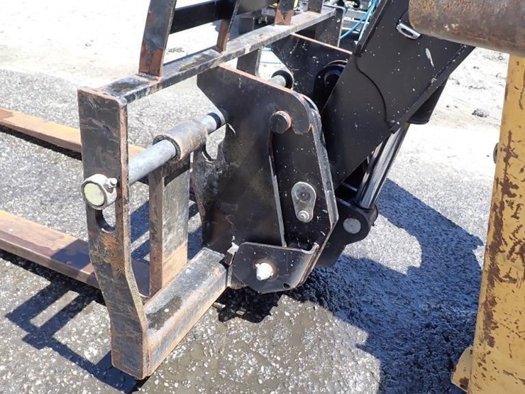 2020-caterpillar-tl943d-image-8