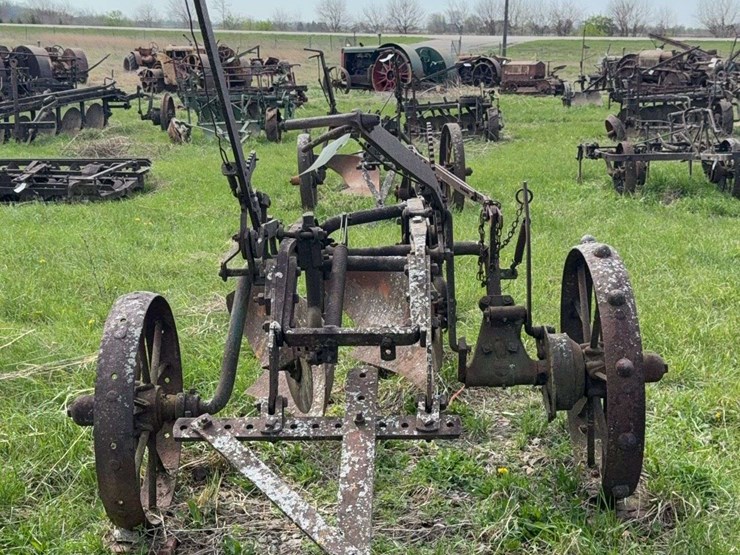 case-two-bottom-14”-pull-type-plow-image-9