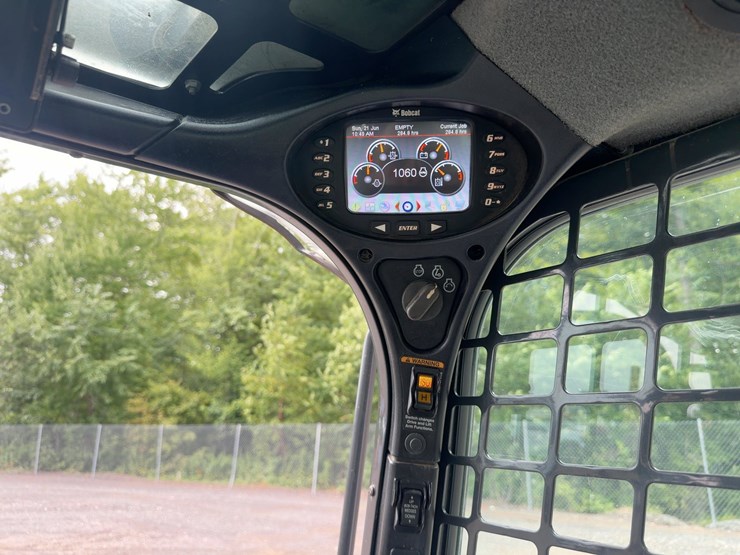 2020-bobcat-t740-image-25