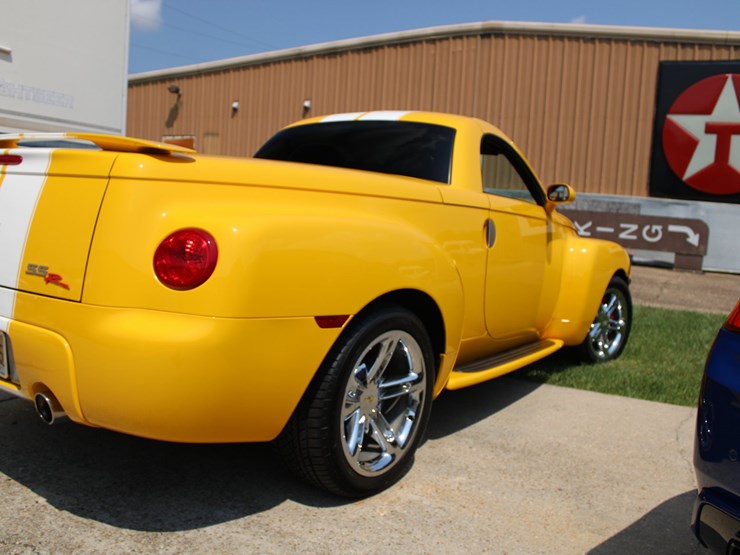 #135-•-offered-at-no-reserve-|-2005-chevrolet-ssr-image-15