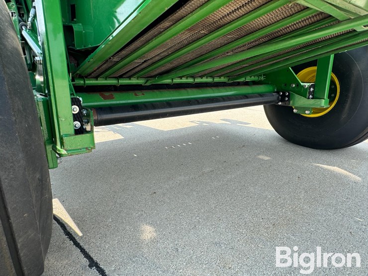 2024-john-deere-561m-image-18