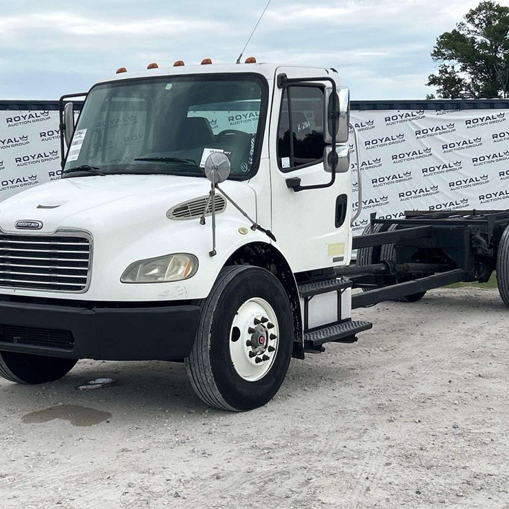 2006 FREIGHTLINER M2 106