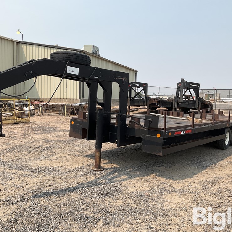 1974 SCHA Tri/A Gooseneck Trailer