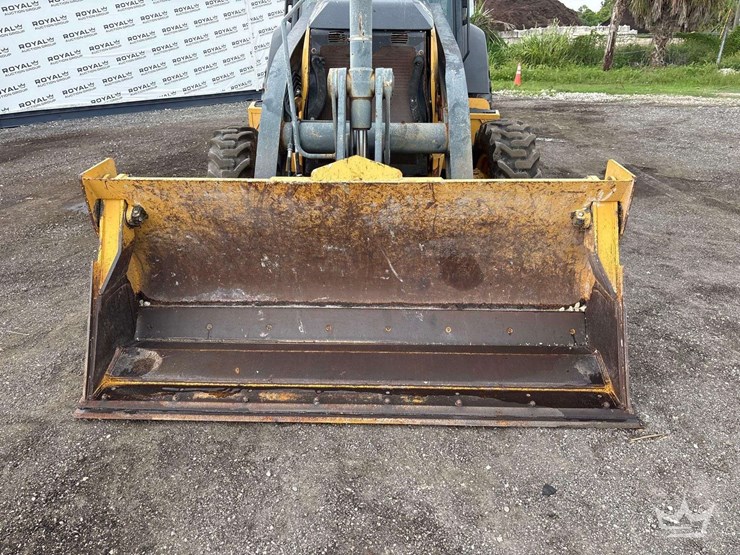 2015-deere-410l-image-11