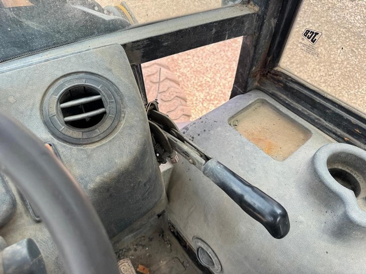 jcb-214e-image-26