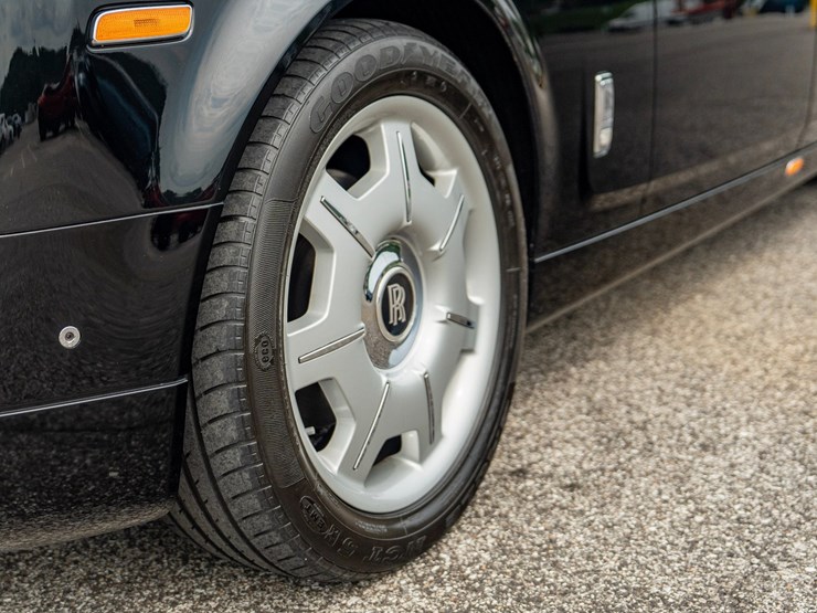 #110-•-2014-rolls-royce-phantom-sedan-image-17