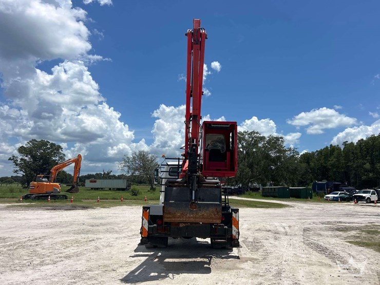 2018-freightliner-m2-106-image-29