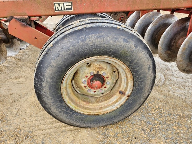 massey-ferguson-620-image-29