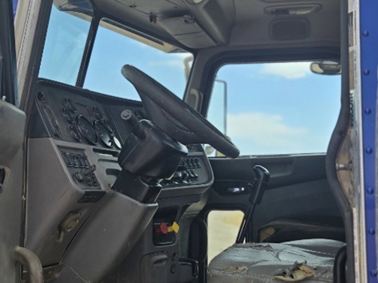 2015-peterbilt-389-image-6