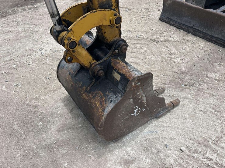 2015-caterpillar-304e2-mini-excavator-image-20
