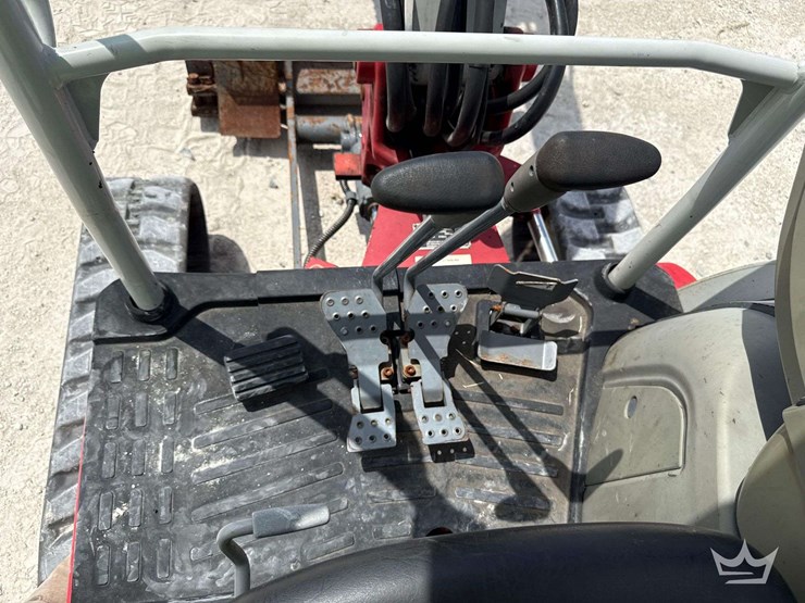 2022-takeuchi-tb225-image-36