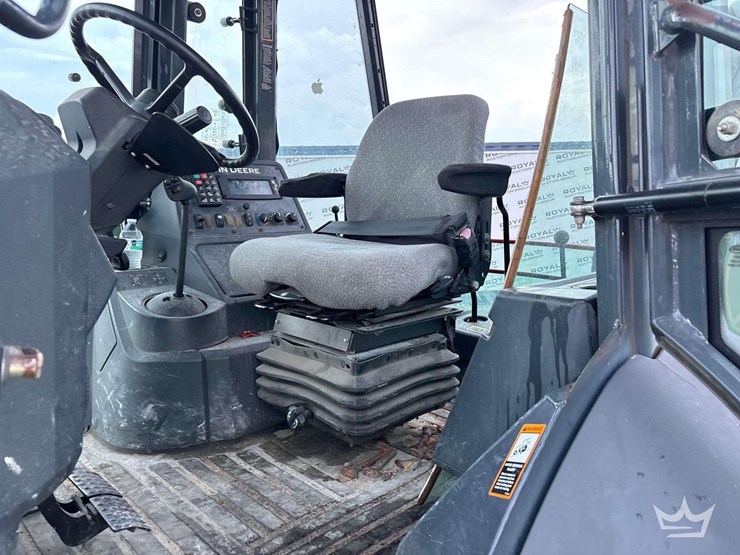 2015-deere-410l-image-21