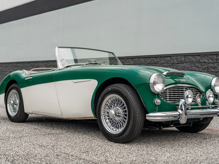 #108-•-offered-at-no-reserve-|-1961-austin-healey-3000-mark-i-image-3