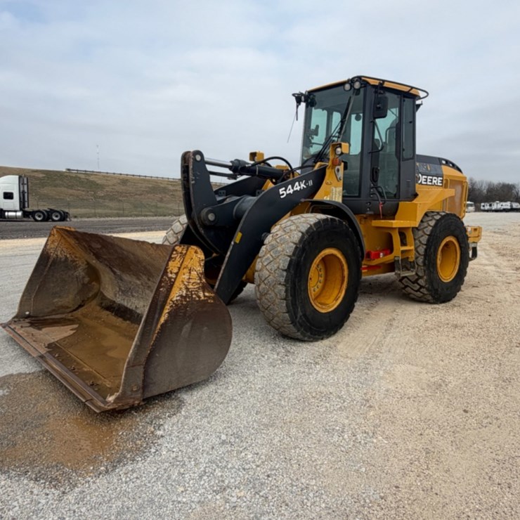 2018 CATERPILLAR 140M3