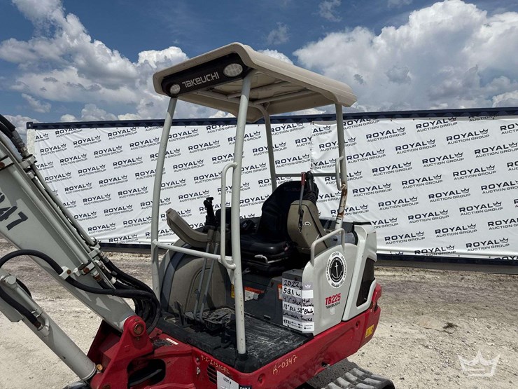 2022-takeuchi-tb225-image-26