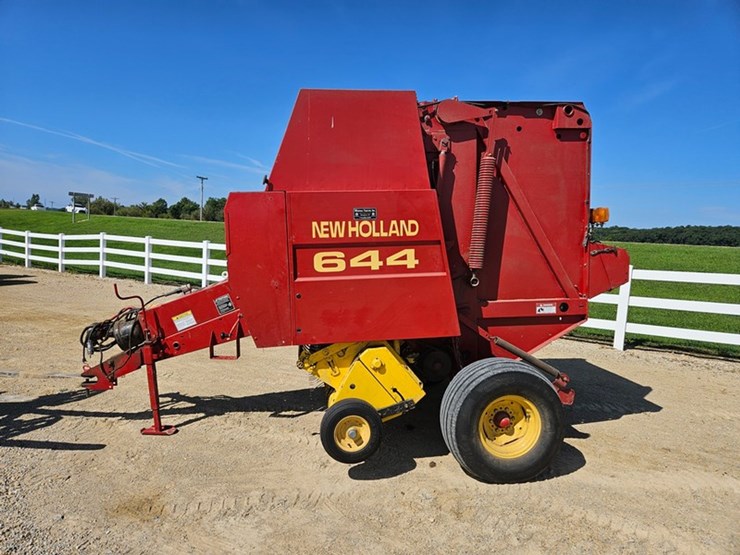 new-holland-644-image-2