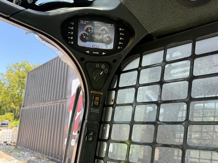 2022-bobcat-t770-image-22