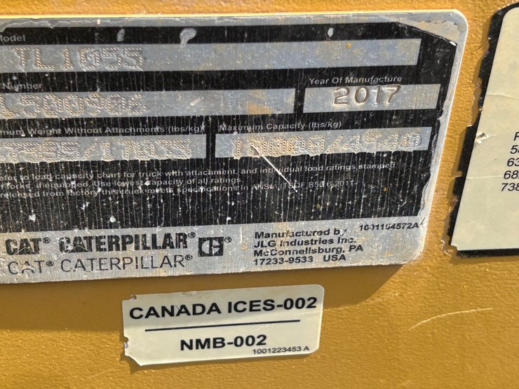 2017-caterpillar-tl1055d-image-29