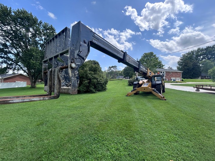 2017-caterpillar-tl1055d-image-36