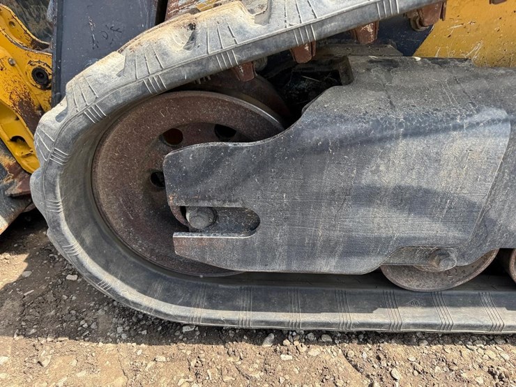 2017-deere-317g-image-14