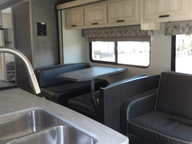 2021-ford-e450-image-50