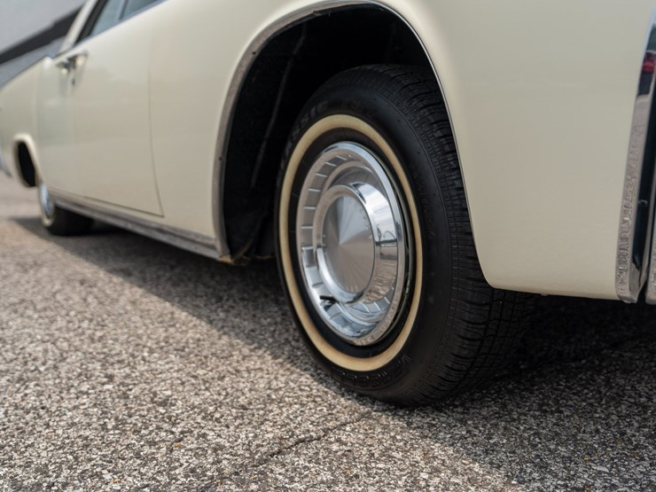 #111-•-1962-lincoln-continental-sedan-image-26