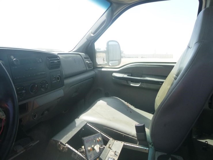 2005-ford-f450-image-11