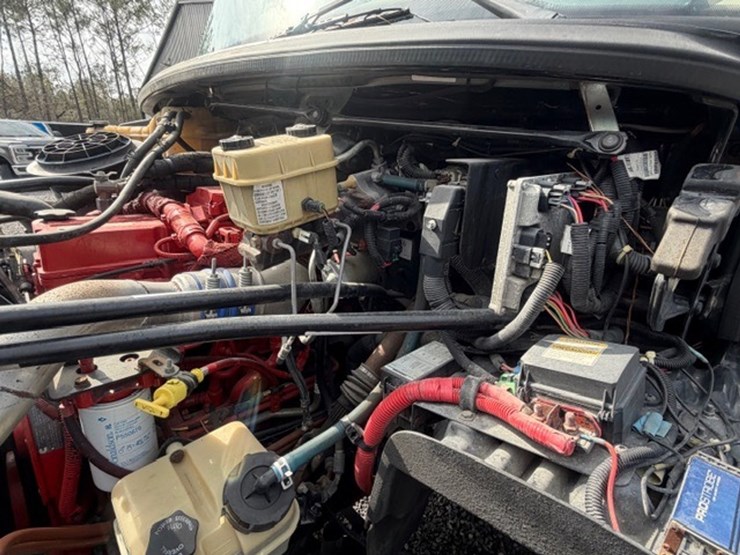 2009-freightliner-m2-106-image-41