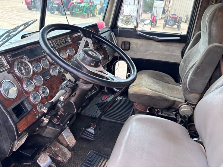 1997-peterbilt-379-image-13