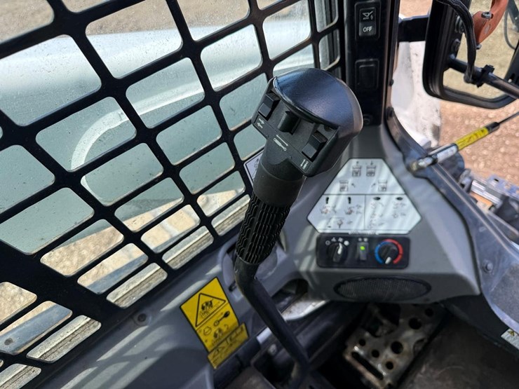 2024-bobcat-s770-image-23