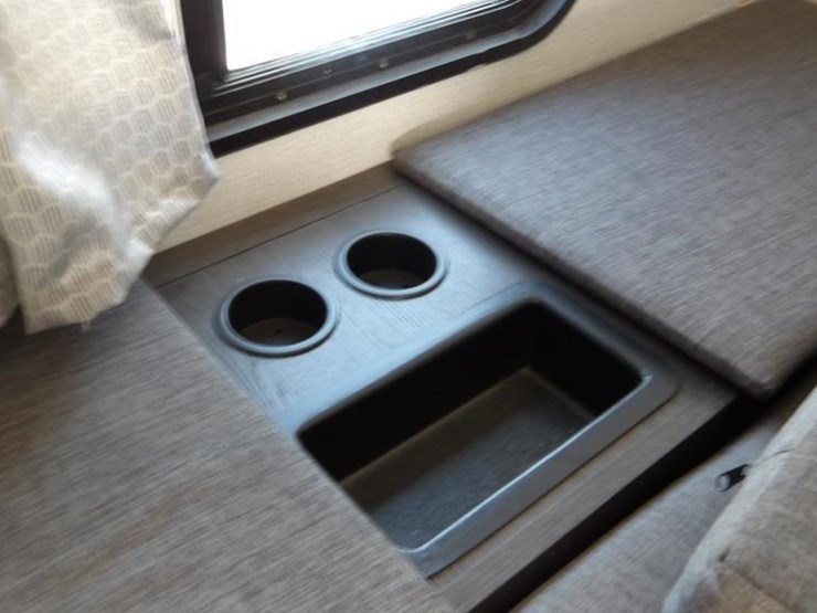 2021-ford-e450-image-81