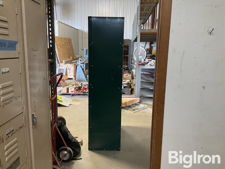 3-connected-lockers-image-8