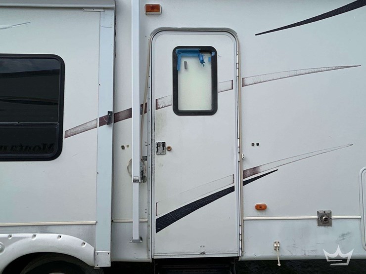 2007-keystone-montana-5th-wheel-t/a-travel-trailer.-image-6