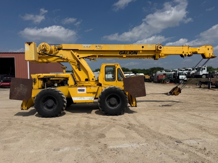 2015-jlg-8042-image-7