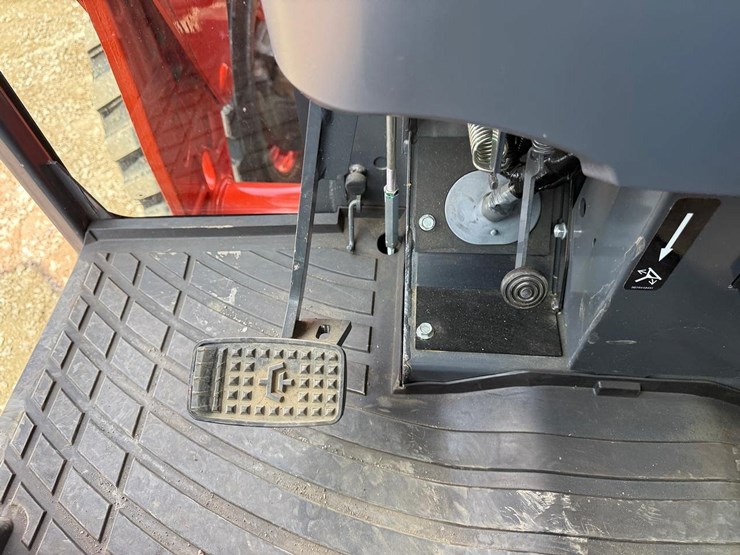 2020-kubota-mx5400-image-23